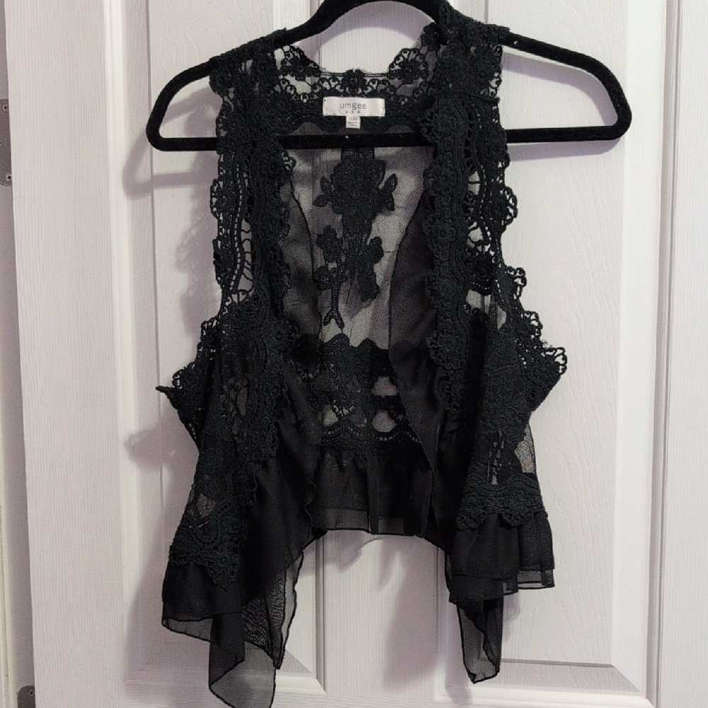 Umgee Black Ruffled Lace Vest